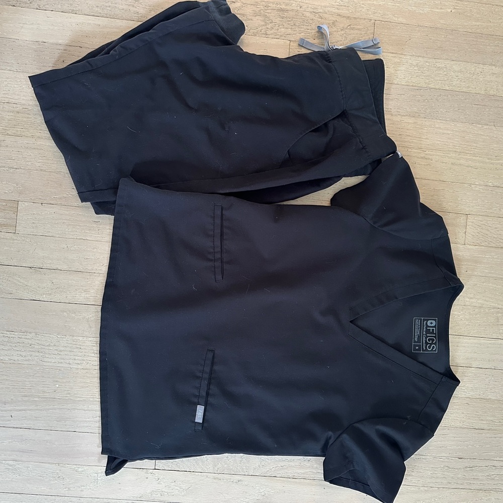Figs Charcoal Scrub Ensemble